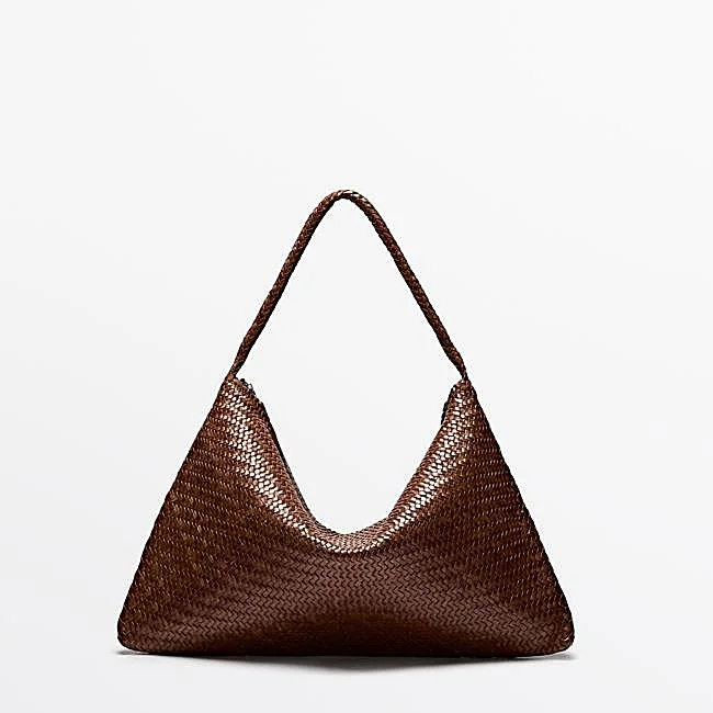 Bolso hobo de cuero trenzado de Massimo Dutti, 249 euros.