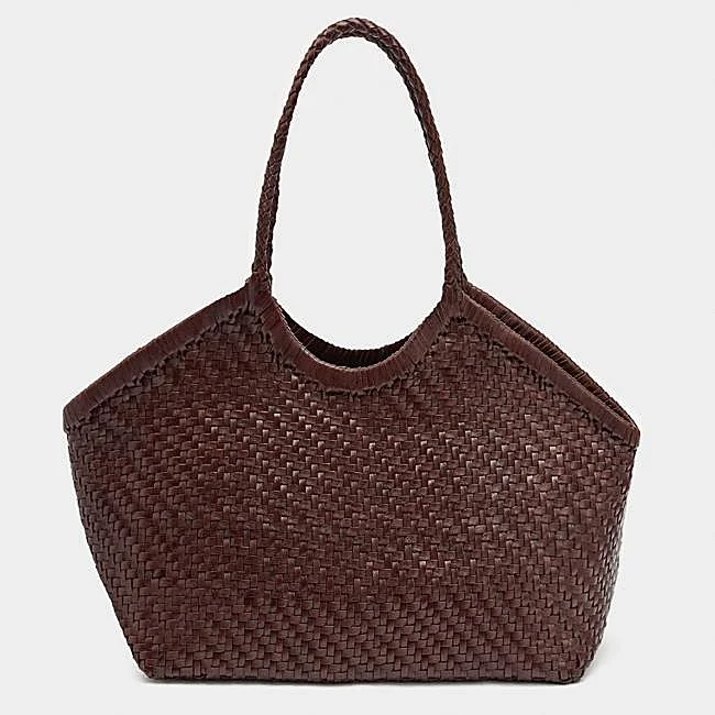 Bolso tote trenzado marrón chocolate de Parfois, 99,99 euros.