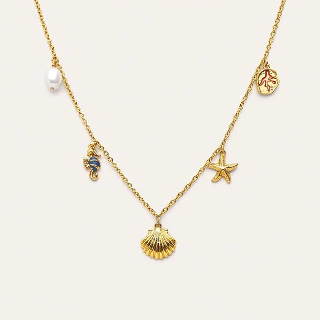 Collar con charms marinos de Singularu, 39,99 euros.