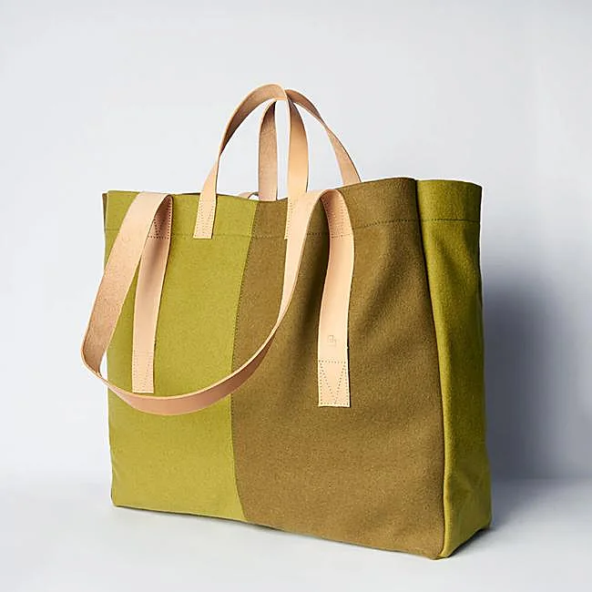 Maxi tote bicolor de Burel.