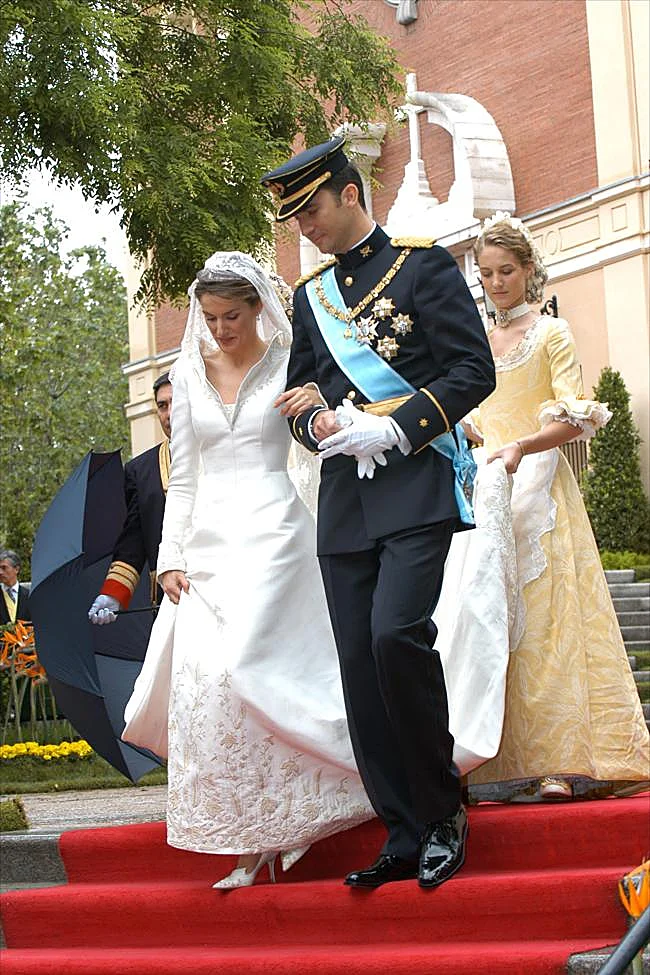 La reina Letizia y el rey Felipe en su boda.