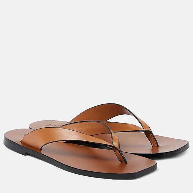 De piel marrón de A.Emery, 170 euros en Mytheresa.