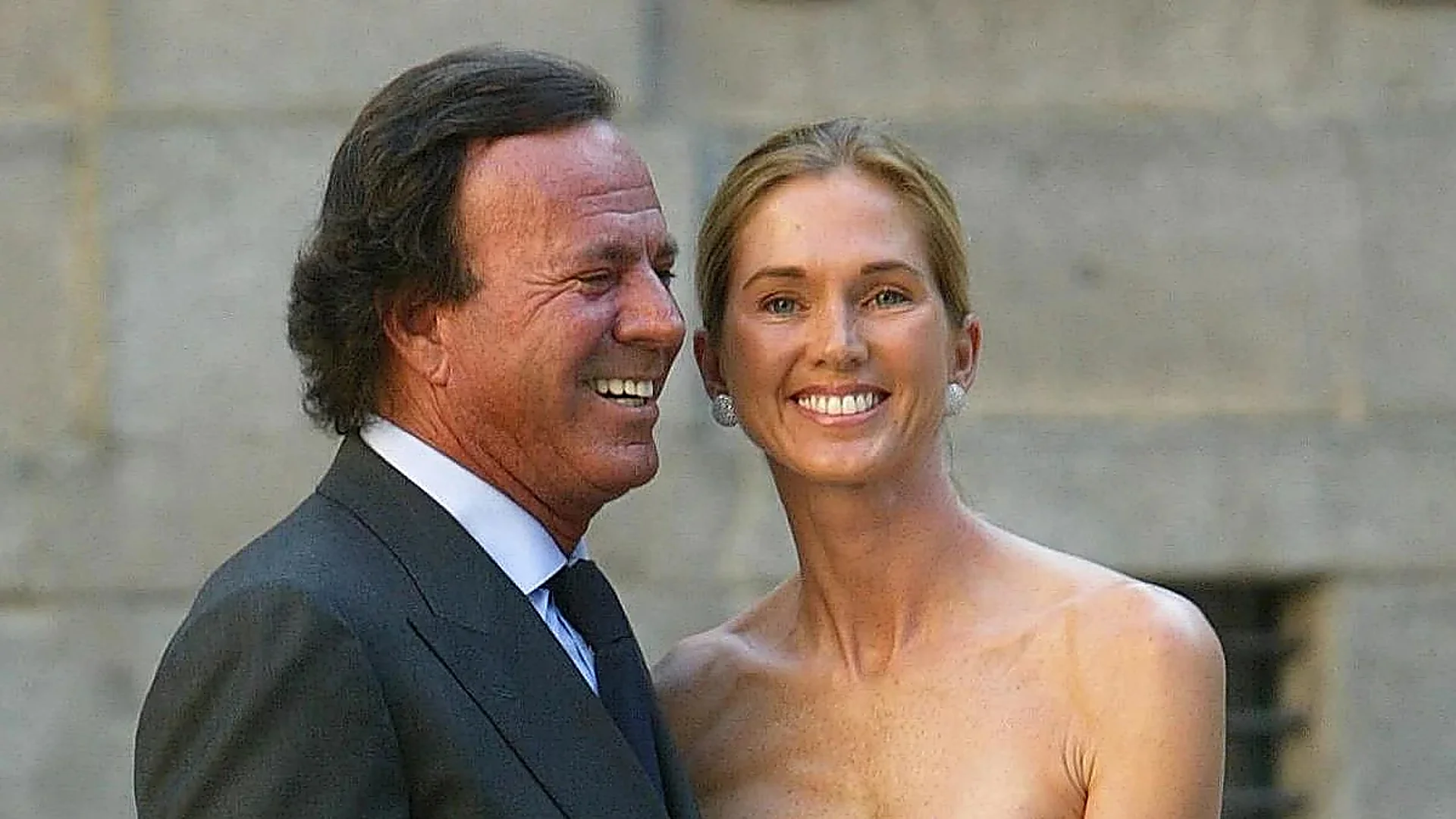 Julio Iglesias Sells Galician House for €4 Million He Never Got to Visit