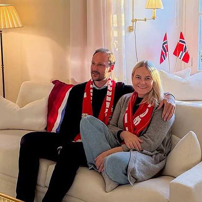 El príncipe Haakon y la princesa Mette-Marit, convalenciente.