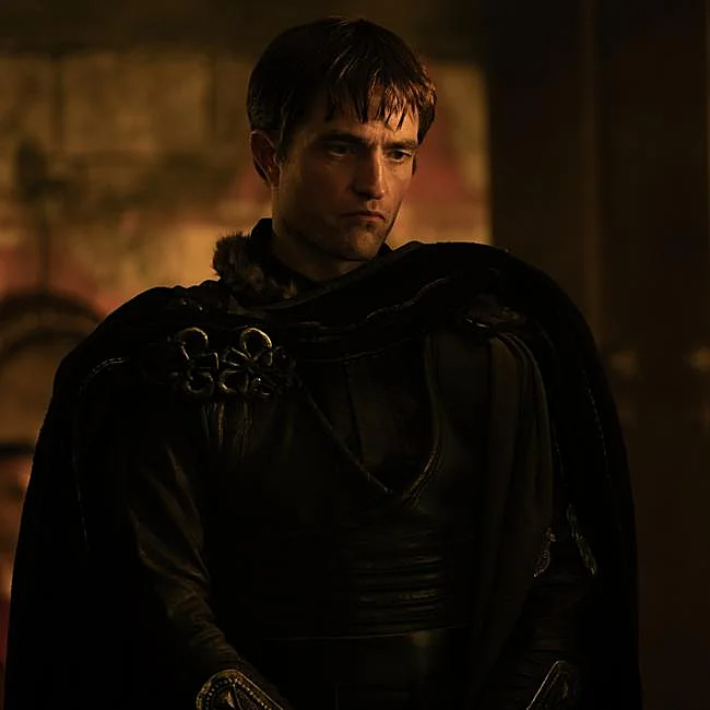 Robert Pattinson como Antínoo en La Odisea de Christopher Nolan