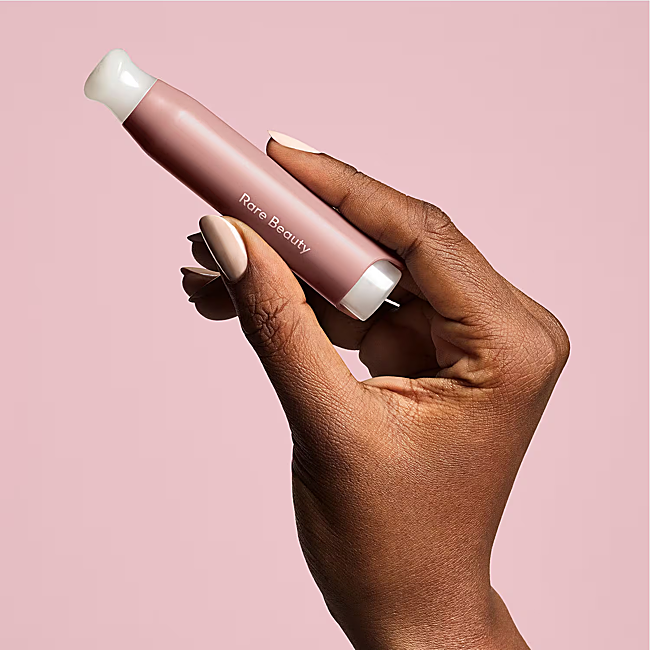 Find Comfort Stop & Soothe Pen by Rare Beauty (26 euros at Sephora).