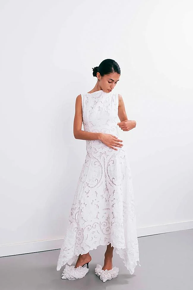 Vestido blanco de encaje en lino de Béhen.