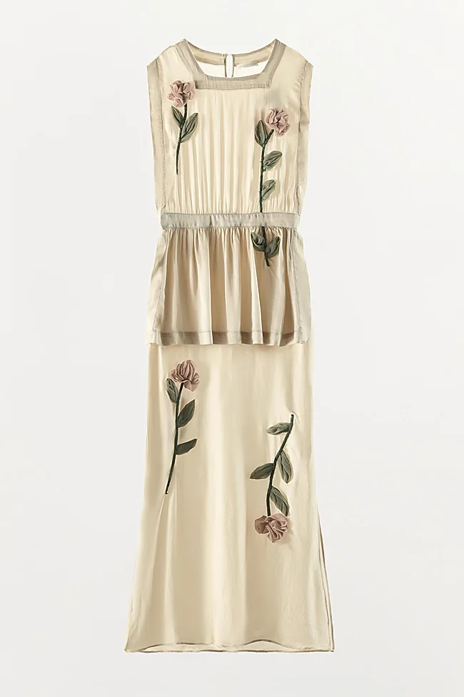 Vestido midi de Zara (89,99 euros)