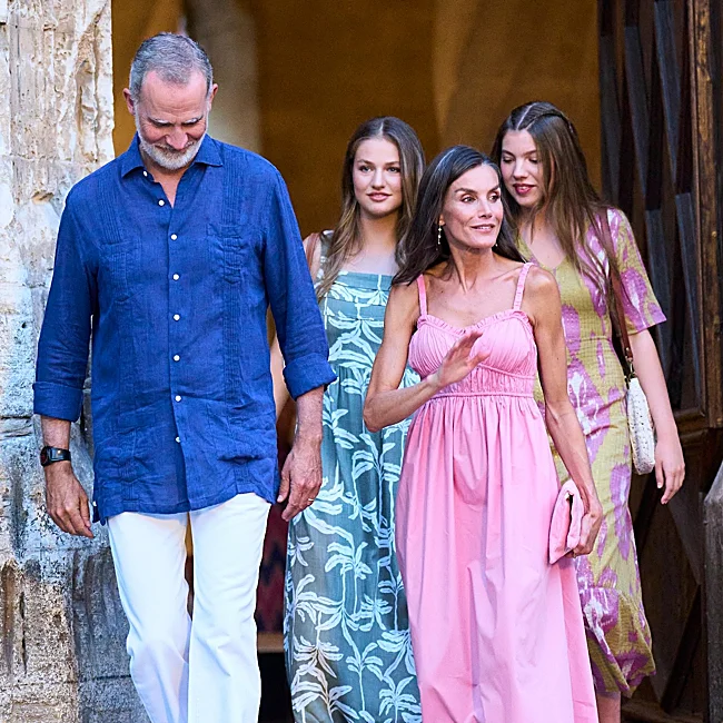 The Royal Family, strolling through Palma.