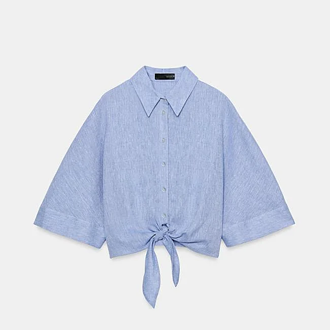Camisa de lino azul de Zara, 22,95 euros.
