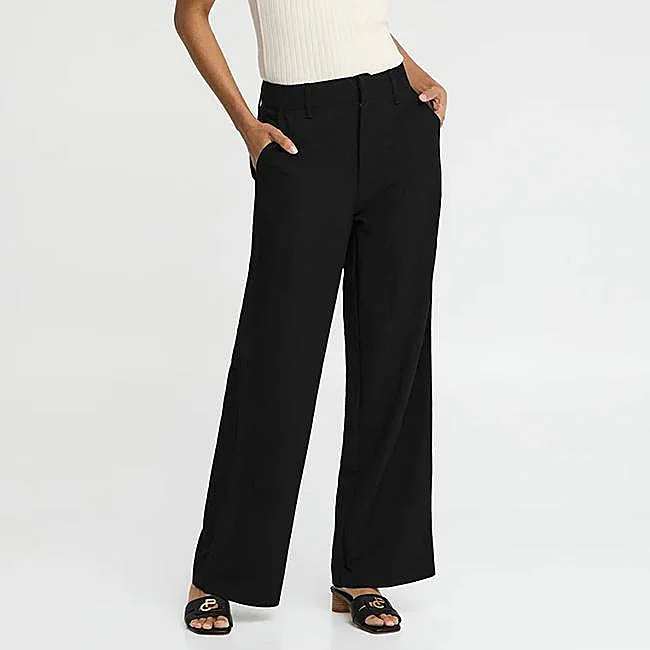 Pantalones negros rectos de Polo Club, 39,99 euros.