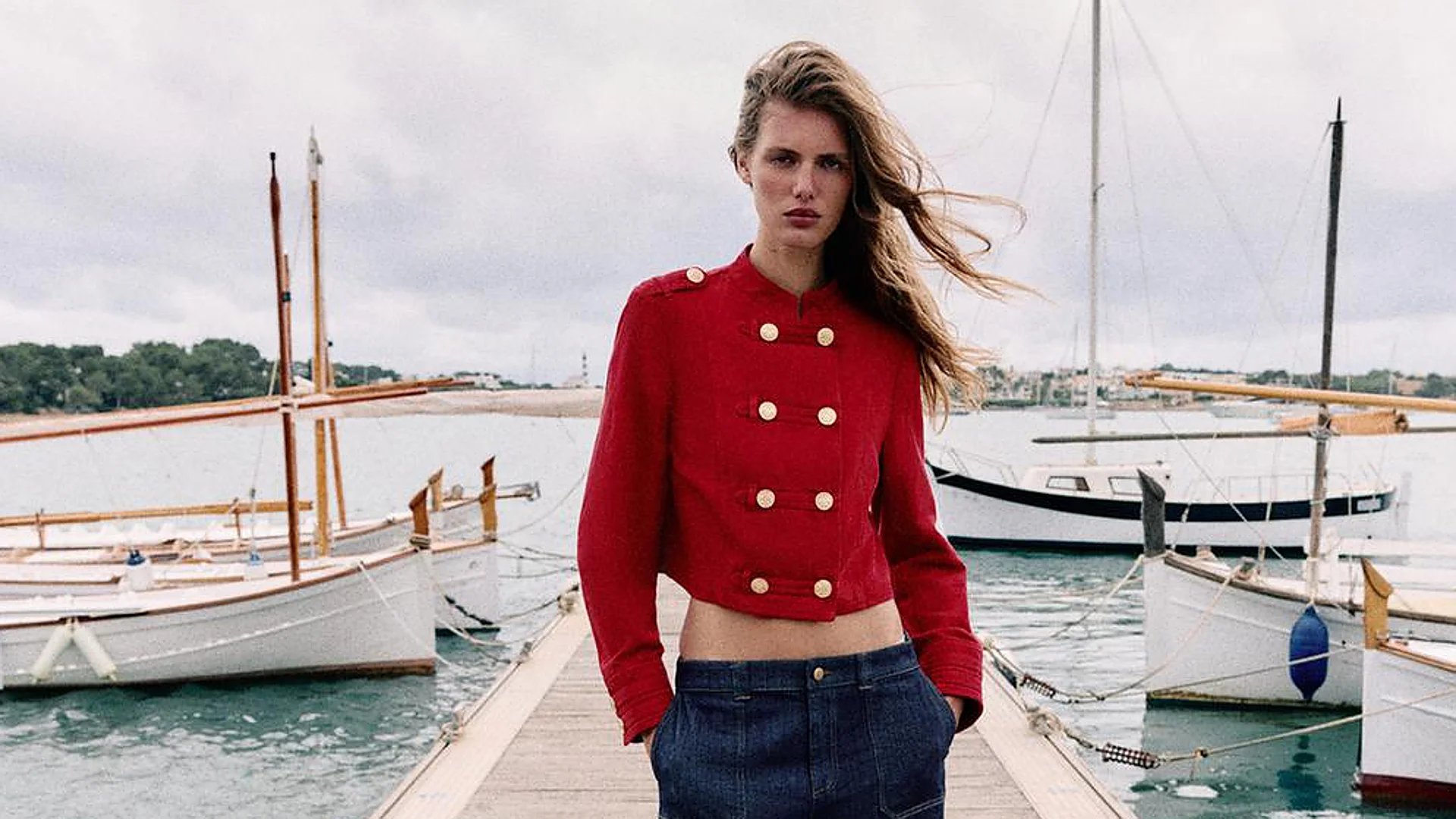 These Low-Rise Jeans Are the Most Flattering and Almost Sold Out