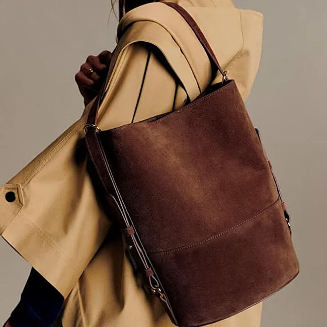 Bolso de ante marrón Gary de Sézane.