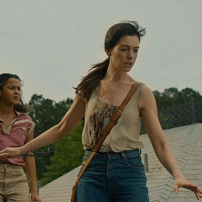 Anne Hathaway en modo heroína familiar, el personaje que estábamos deseando que interpretaste, en El final de Oak Street.