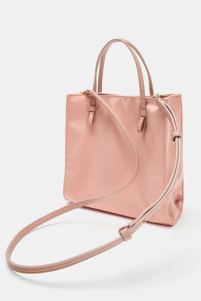 Bolso rosa de Zara (22,99 euros)