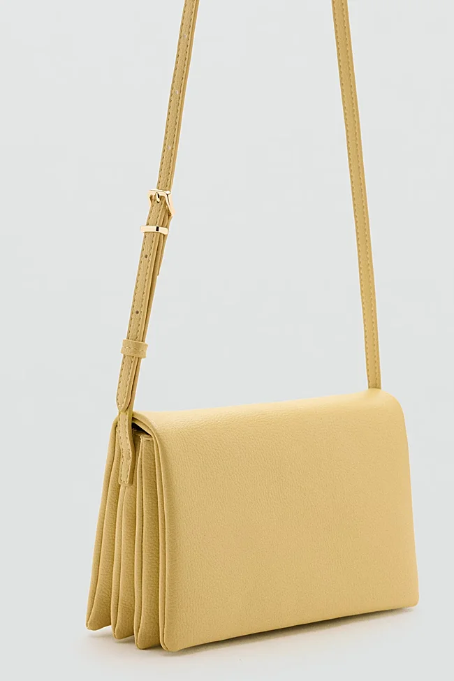 Bolso amarillo de Mango (19,99 euros)