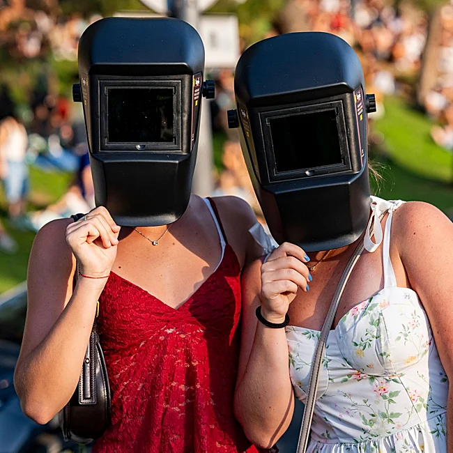 No hará falta llegar a este extremo para ver el eclipse lunar.