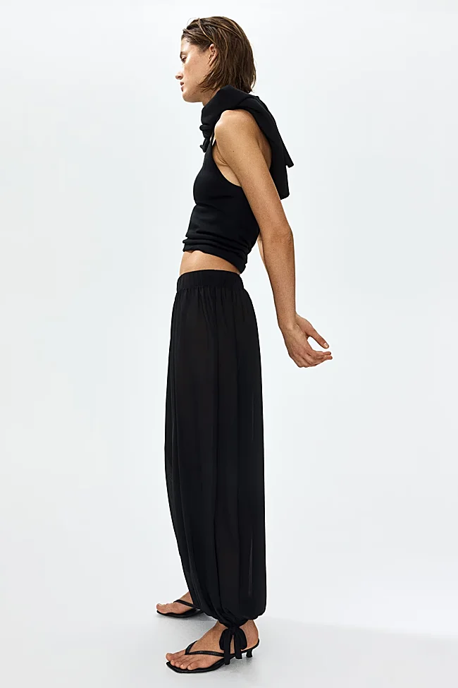 Pantalón negro de H&M (19,99 euros)