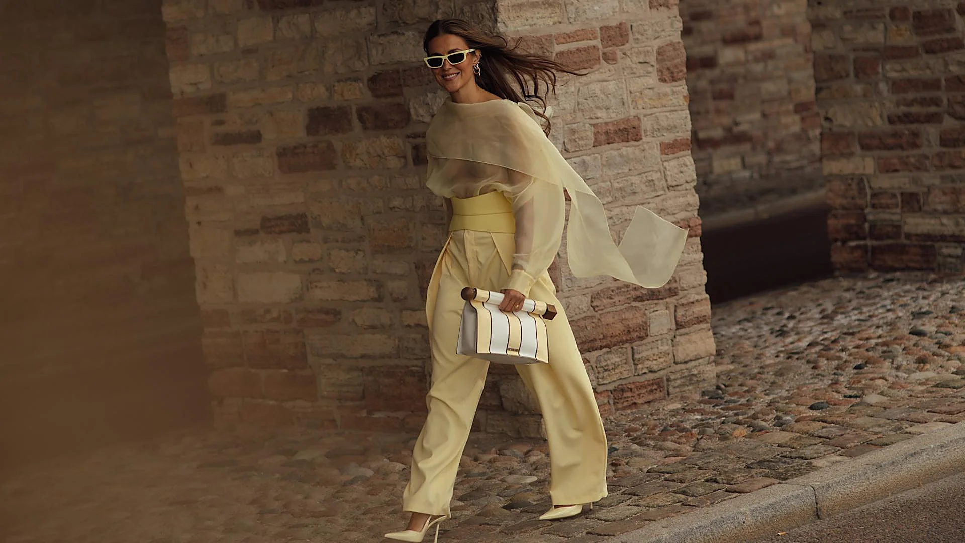 Balloon Pants: The Must-Have for Transitional Weather Days