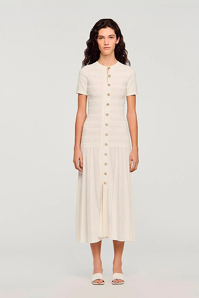 Vestido blanco de punto de Sandro.