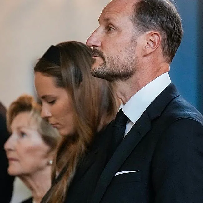 El rey Haakon de Noruega en la misa homenaje a Harald V