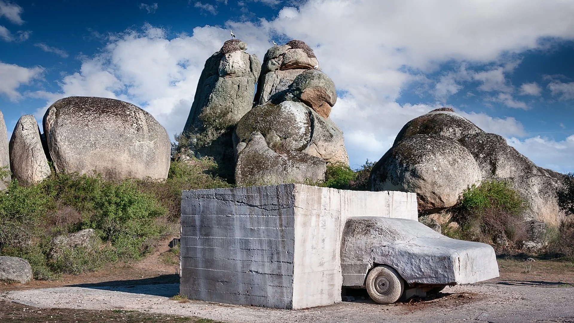 Cáceres: A Dali Friend’s Museum Featuring Yoko Ono Sculptures