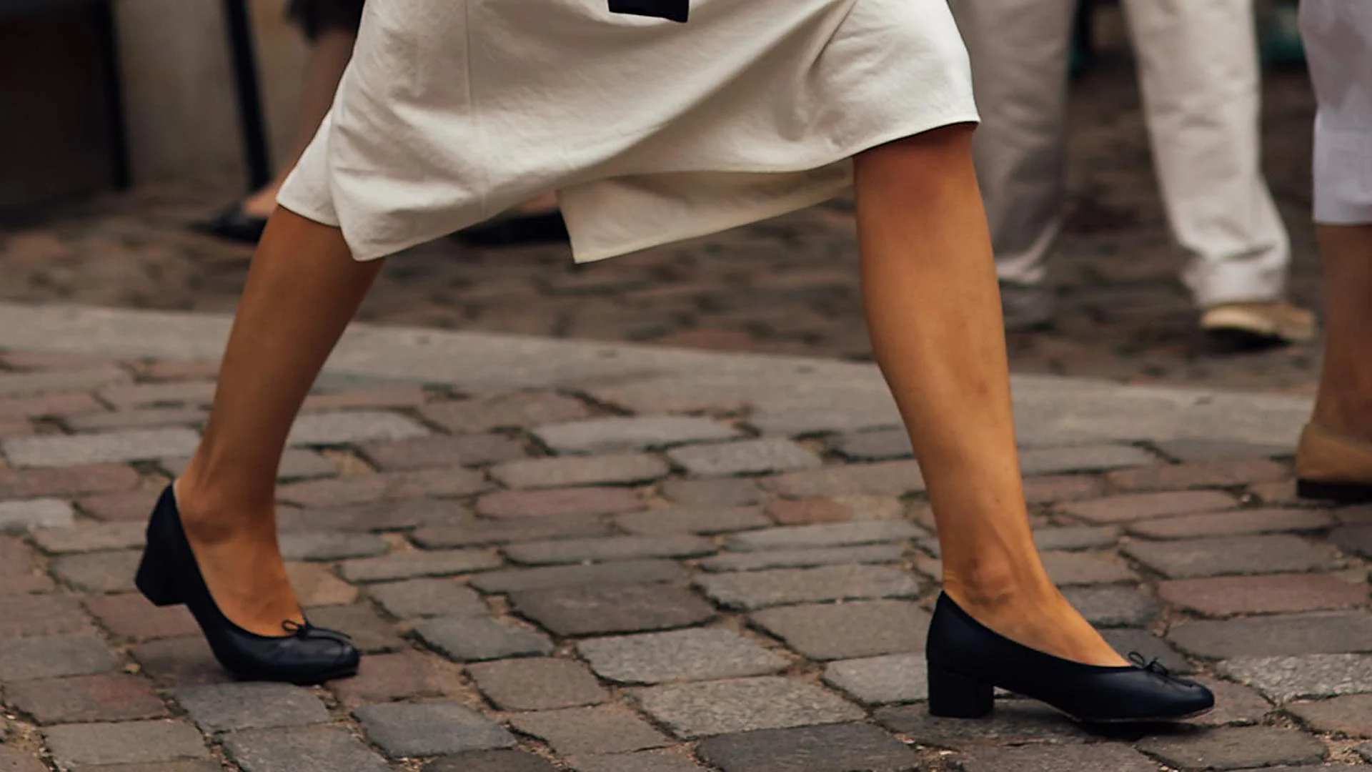Why Zara’s Best-Selling Shoe, Nearly 50 Years Old, Is Bringing Back the Low Heel That Defined Elegance