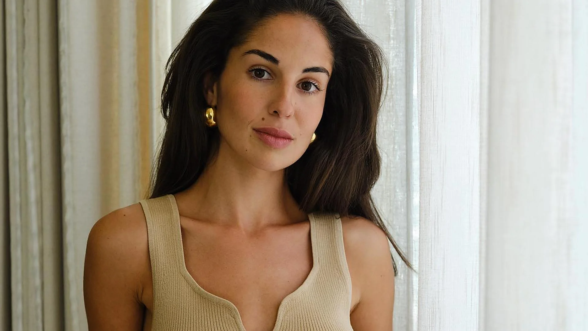 Classic Perfumes Worn by Stylish Women: Paris to New York