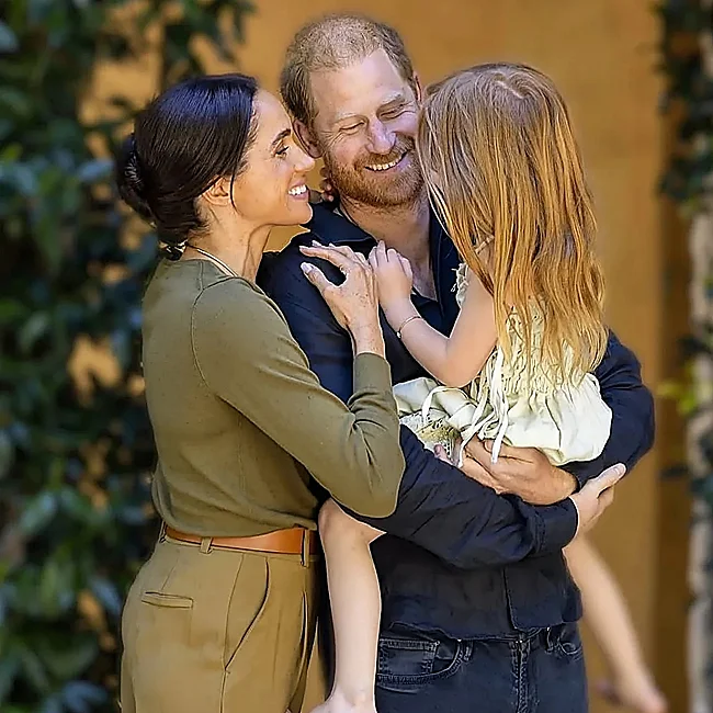 Meghan and Harry, with their daughter Lilibet.