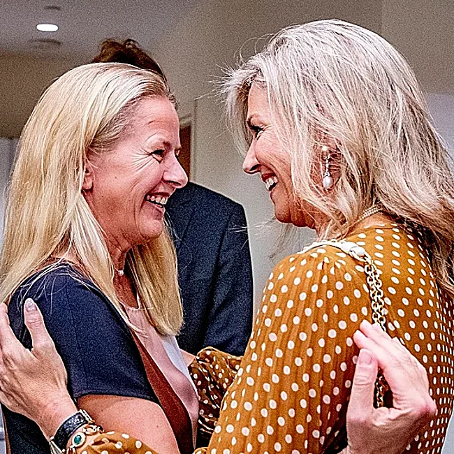 Mabel y Máxima, muy sonrientes durante un encuentro en Nueva York.
