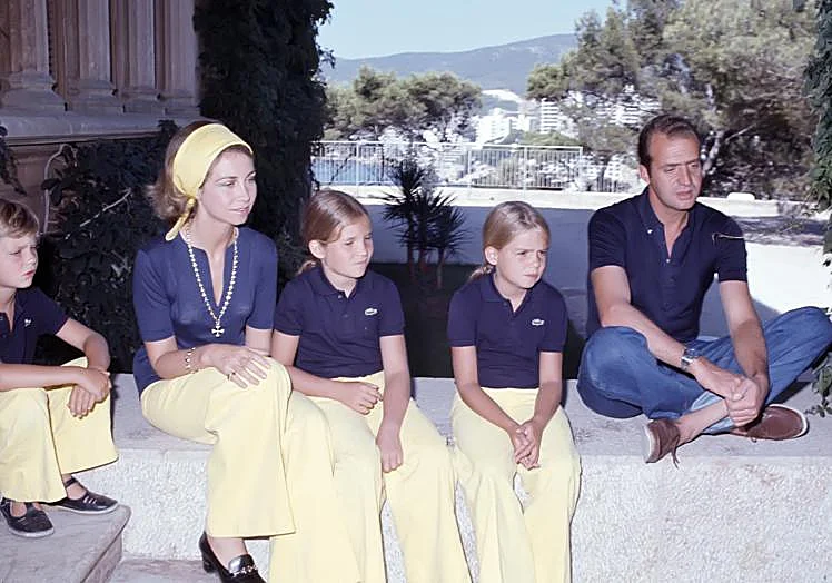 Los reyes y sus hijos en 1975.