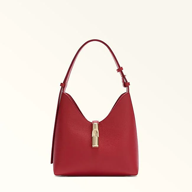 Bolso hobo rojo de piel de Furla, 196 euros.