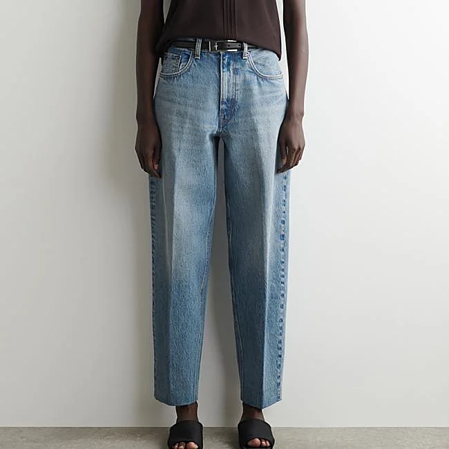 Vaqueros rectos de COS, 89 euros.