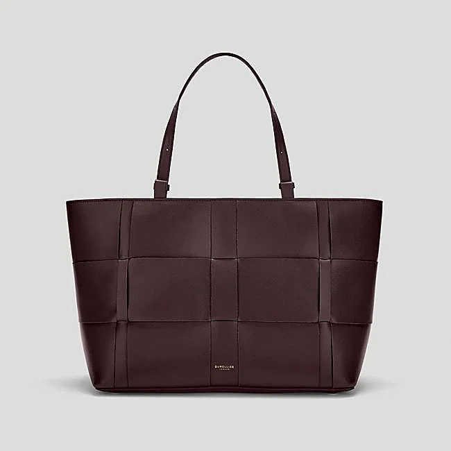 Bolso trenzado en burdeos de DeMellier.