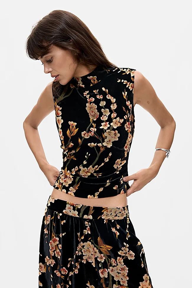 Blusa con estampado de flores de Desigual (79,99 euros)