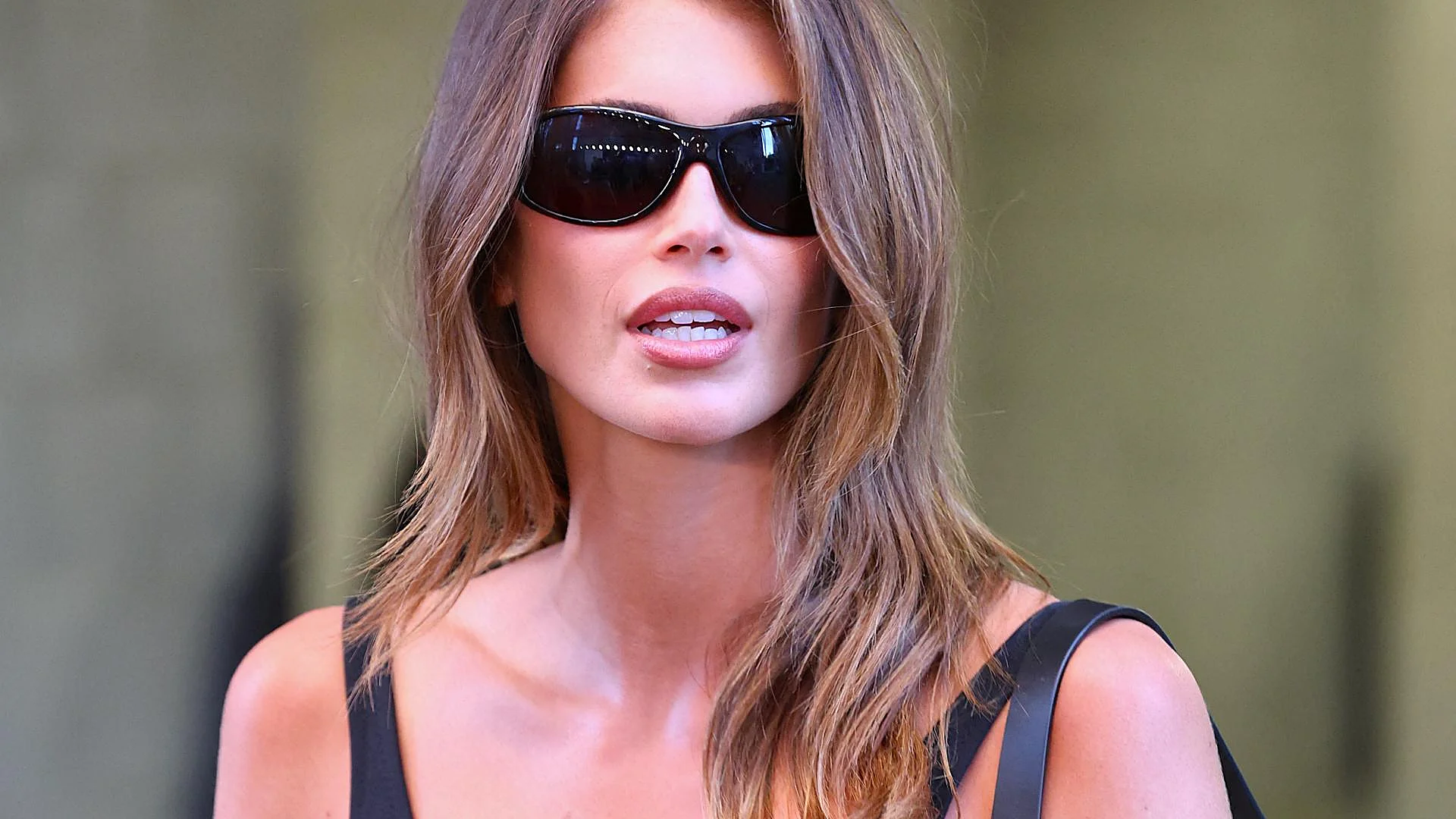 Kaia Gerber Channels Cindy Crawford with a 90s-Inspired Look That Has Gone Viral