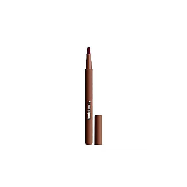 Lápiz de labios Lip Contour Lip Stain de Huda Beauty.