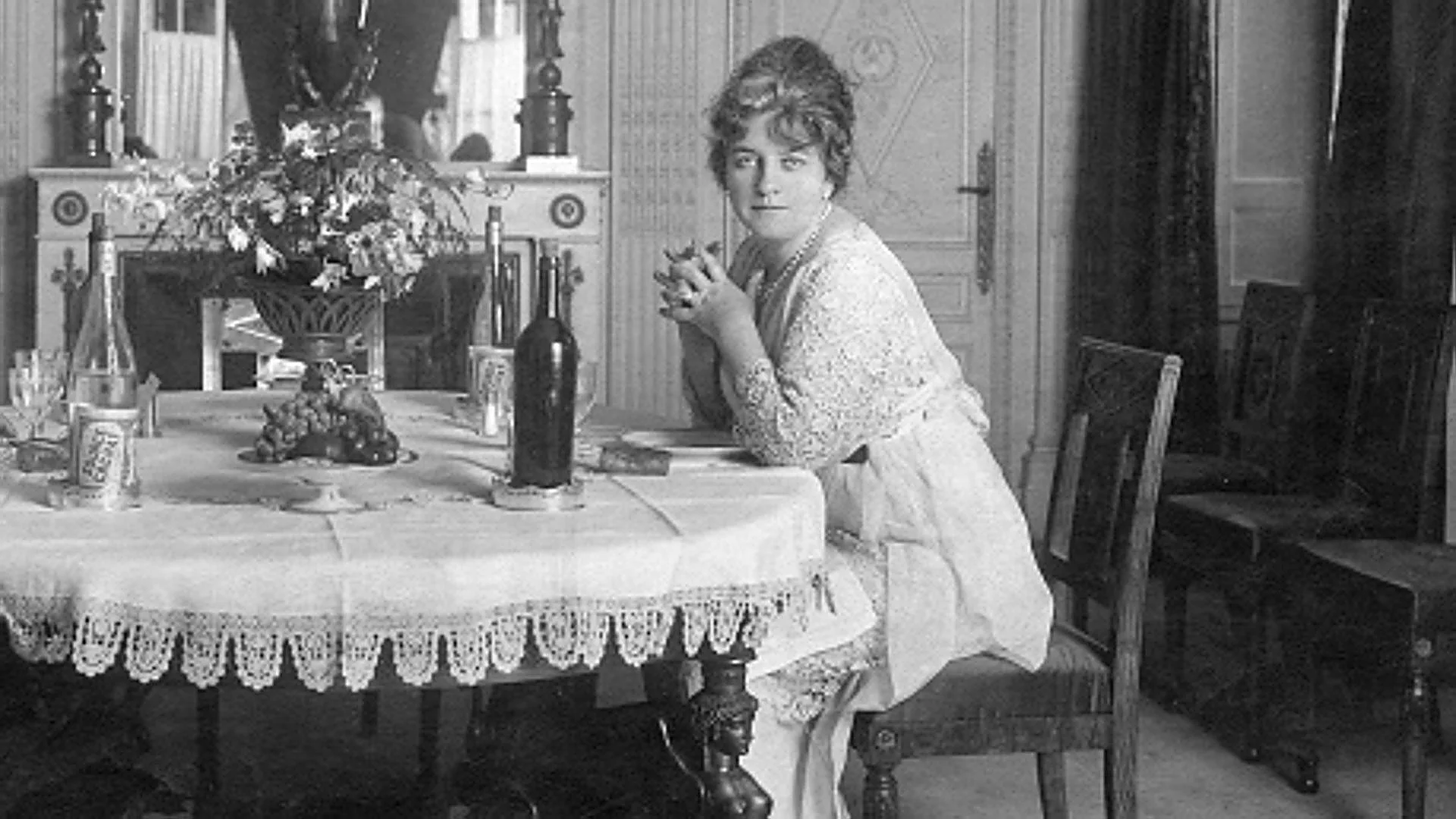 Jeanne Paquin: Leader of the First International Haute Couture House, Precursor to Coco Chanel and Ahead of Influencer Marketing