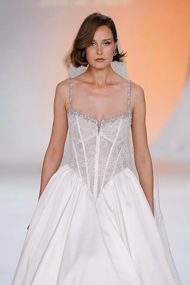 A bridal hairstyle with a bob.