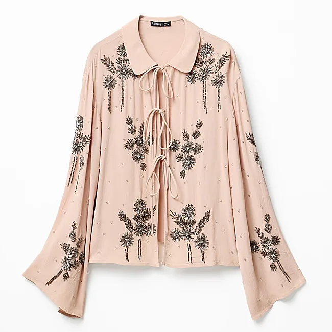 Chaqueta con bordados de Sfera (79,99 euros)