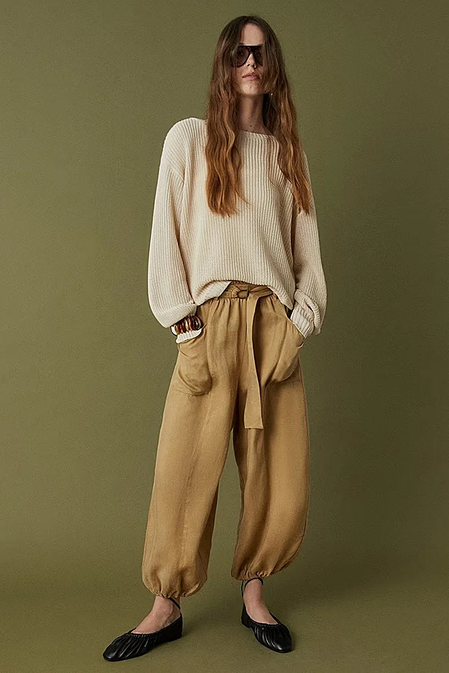Pantalón con bolsillos laterales de Sfera (39,99 euros)