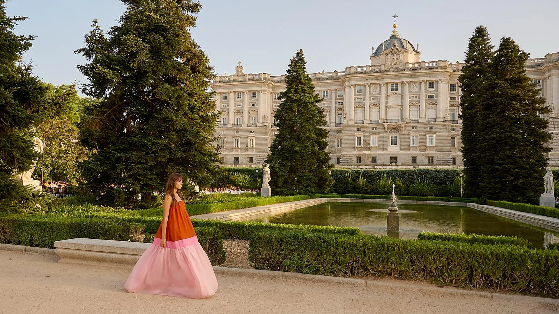 OMODA Madrid is Moda Kicks Off with a Spectacular Show at Sabatini Gardens, Advocating a Return to Its Roots
