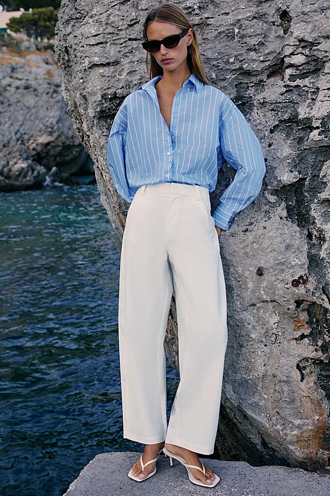 White trousers from Zara (25,99 euros)