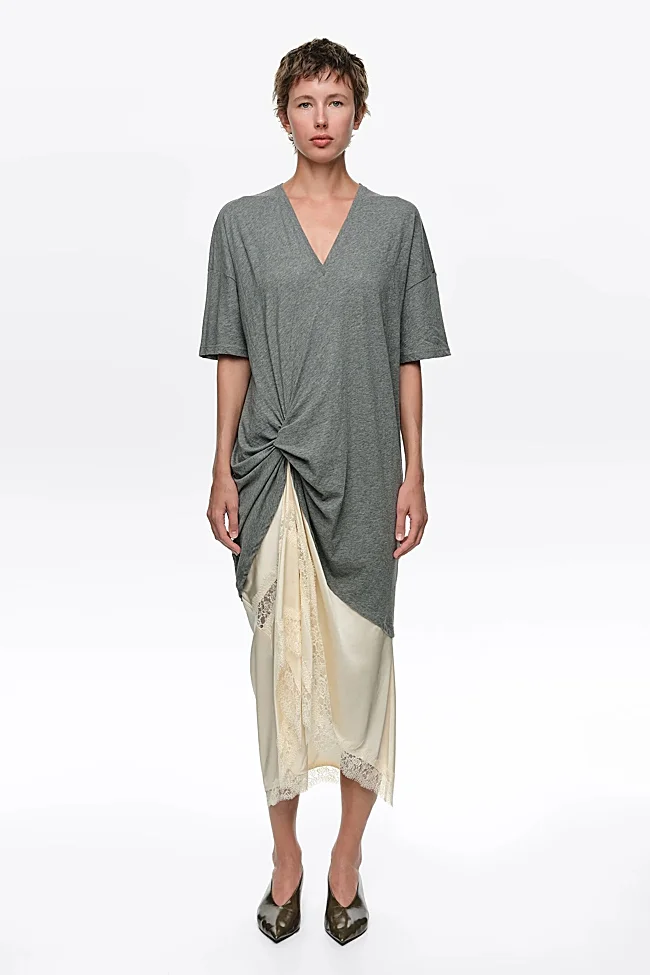 Vestido gris de Bimba & Lola (135 euros)