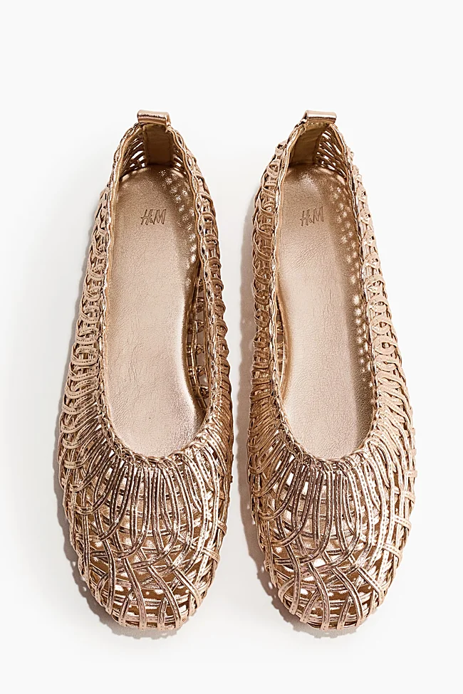 Bailarinas doradas de H&M (39,99 euros)