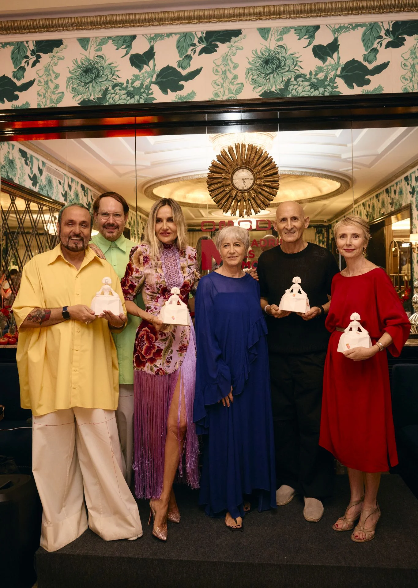 Juan Carlos Mesa y Sandys García, de Maison Mesa; Clara Courel, en representación de Dominnico; Pepa Bueno; Modesto Lomba, director creativo de Devota&Lomba y Helena Rohner.