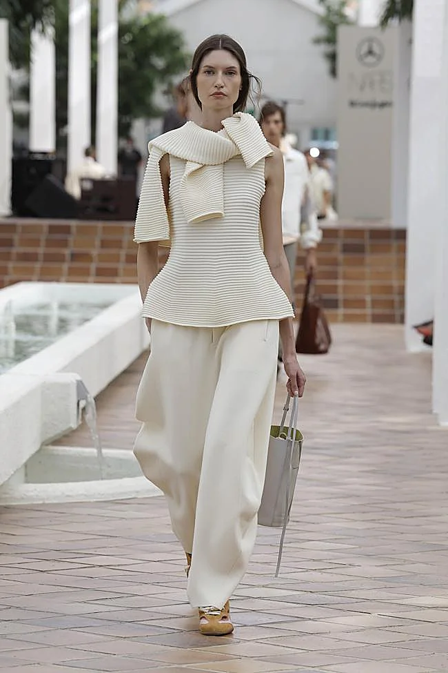 Look de Adolfo Domínguez durante Mercedes-Benz Fashion Week Madrid.