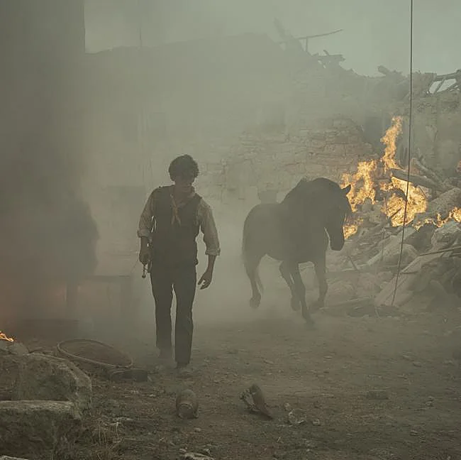 Guitarricadelafuente en una imagen de la película de Los Javis, La bola negra.