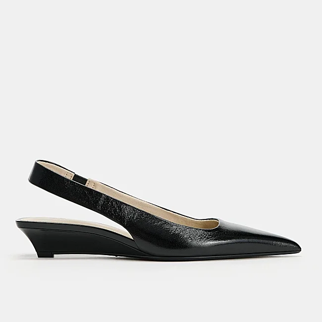 Zapatos negros de Zara (39,99 euros)