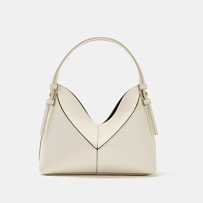 Bolso blanco de Zara (25,99 euros)